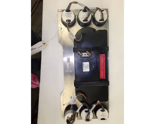 FREIGHTLINER CASCADIA INSTRUMENT CLUSTER