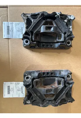 FREIGHTLINER CASCADIA ISOLATOR
