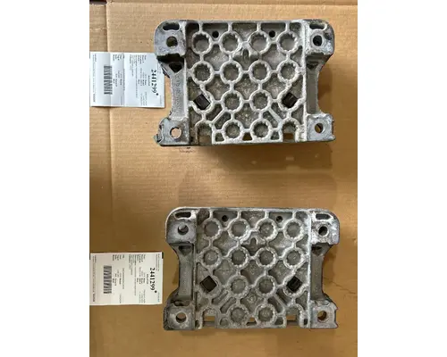 FREIGHTLINER CASCADIA ISOLATOR