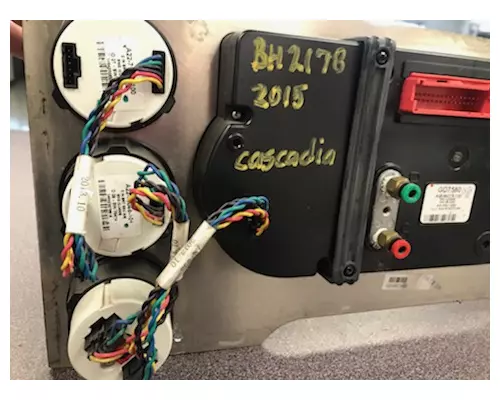 FREIGHTLINER CASCADIA Instrument Cluster