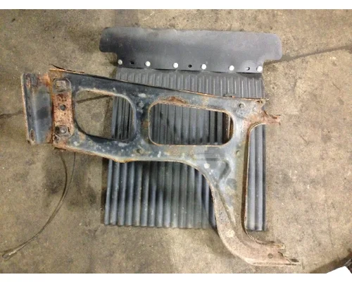 FREIGHTLINER CASCADIA Quarter Extension