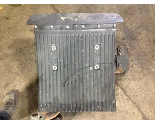 FREIGHTLINER CASCADIA Quarter Extension