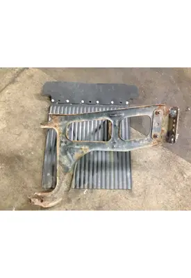 FREIGHTLINER CASCADIA Quarter Extension