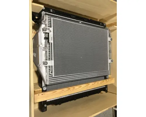 FREIGHTLINER CASCADIA RADIATOR