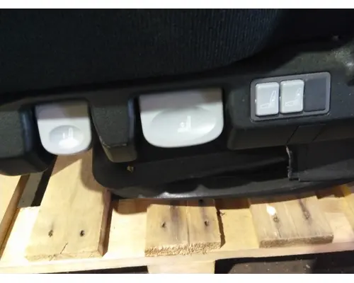 FREIGHTLINER CASCADIA SEAT, FRONT