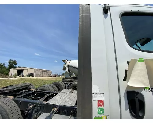 FREIGHTLINER CASCADIA Side Extender