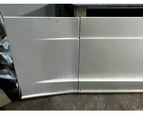 FREIGHTLINER CASCADIA Side Extender