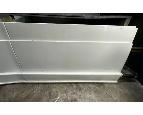 FREIGHTLINER CASCADIA Side Extender