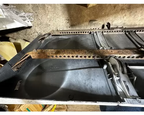 FREIGHTLINER CASCADIA Side Extender