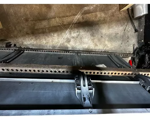 FREIGHTLINER CASCADIA Side Extender