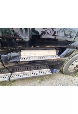 FREIGHTLINER CASCADIA Side Fairing