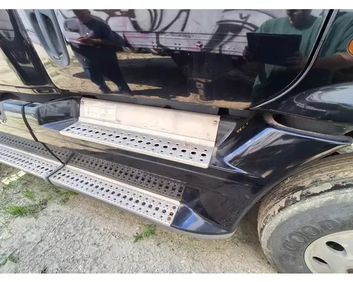 FREIGHTLINER CASCADIA Side Fairing