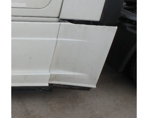 FREIGHTLINER CASCADIA Side Fairing