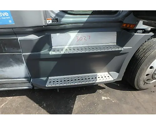 FREIGHTLINER CASCADIA Side Fairing