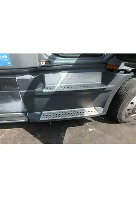 FREIGHTLINER CASCADIA Side Fairing