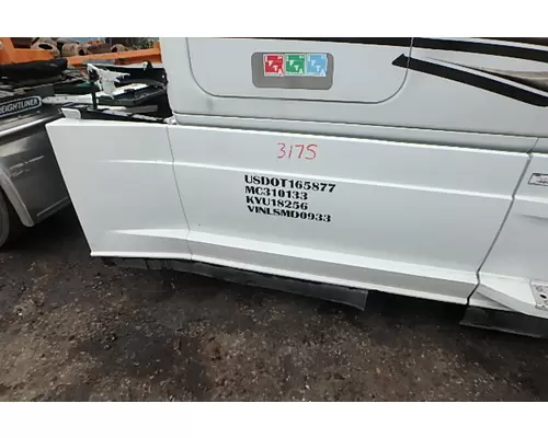 FREIGHTLINER CASCADIA Side Fairing