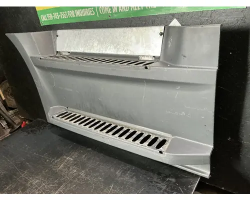 FREIGHTLINER CASCADIA Side Fairing