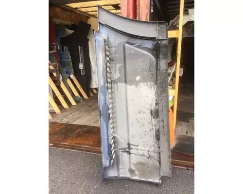 FREIGHTLINER CASCADIA Skirt