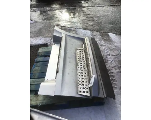 FREIGHTLINER CASCADIA Skirt