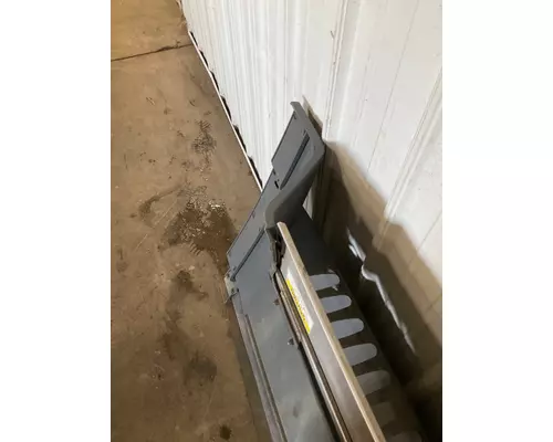 FREIGHTLINER CASCADIA Skirt