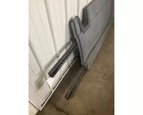 FREIGHTLINER CASCADIA Skirt