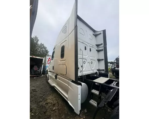 FREIGHTLINER CASCADIA Sleeper