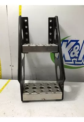 FREIGHTLINER CASCADIA Step (Frame, Fuel Tank, Fairing)