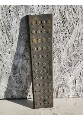 FREIGHTLINER CASCADIA Step