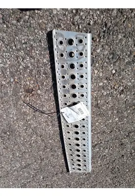 FREIGHTLINER CASCADIA Step
