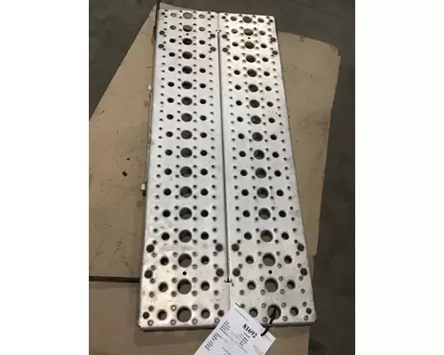FREIGHTLINER CASCADIA Step