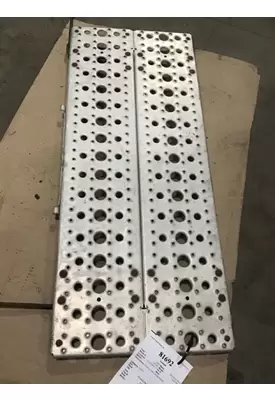 FREIGHTLINER CASCADIA Step