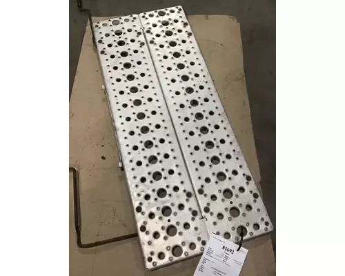 FREIGHTLINER CASCADIA Step