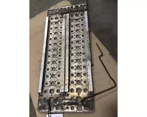 FREIGHTLINER CASCADIA Step