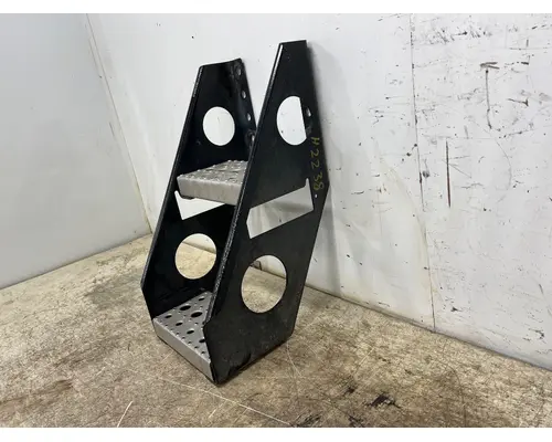 FREIGHTLINER CASCADIA Step