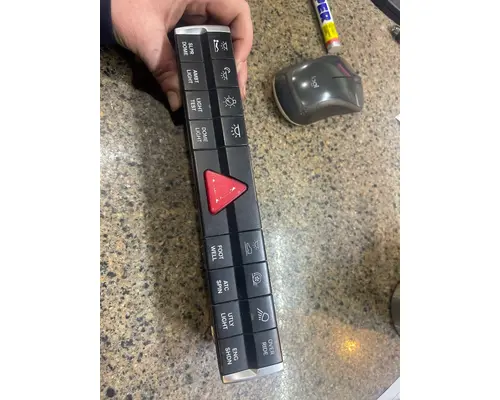 FREIGHTLINER CASCADIA Switch Panel