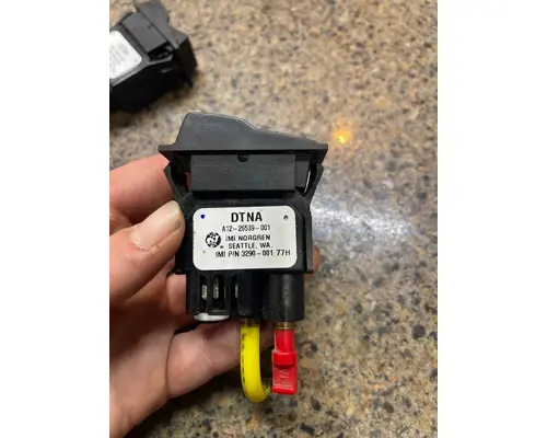 FREIGHTLINER CASCADIA Switch