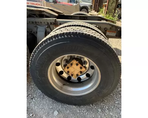 FREIGHTLINER CASCADIA Tire and Rim
