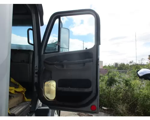 FREIGHTLINER CENTURY 120 1996-2010 DOOR ASSEMBLY, FRONT