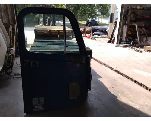 FREIGHTLINER CENTURY 120 1996-2010 DOOR ASSEMBLY, FRONT