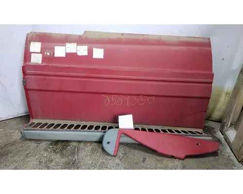 FREIGHTLINER CENTURY 120 CAB SKIRTSIDE FAIRING