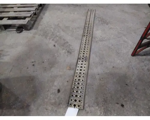 FREIGHTLINER CENTURY 120 CAB STEP