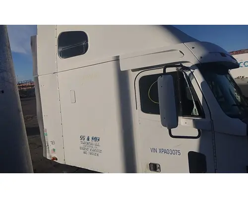 FREIGHTLINER CENTURY 120 CAB