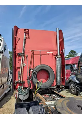 FREIGHTLINER CENTURY 120 CAB