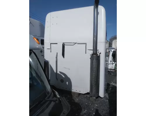 FREIGHTLINER CENTURY 120 CAB