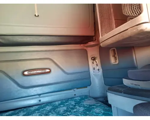 FREIGHTLINER CENTURY 120 CAB