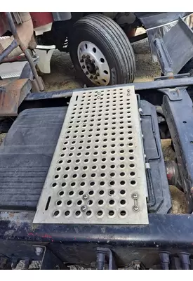 FREIGHTLINER CENTURY 120 DECK (CATWALK) STEP