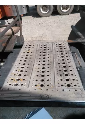 FREIGHTLINER CENTURY 120 DECK (CATWALK) STEP