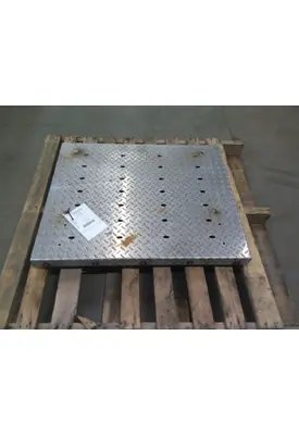 FREIGHTLINER CENTURY 120 DECK (CATWALK) STEP