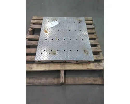 FREIGHTLINER CENTURY 120 DECK (CATWALK) STEP