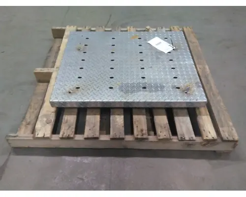 FREIGHTLINER CENTURY 120 DECK (CATWALK) STEP